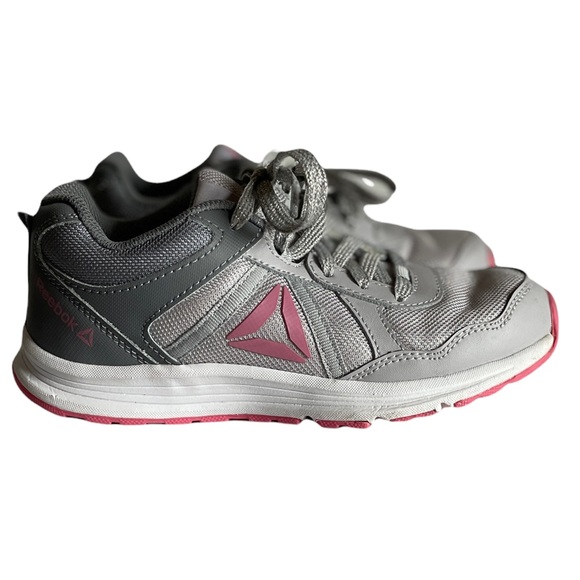 Reebok Running Sneaker 122687105 Girls SZ 2 Silver Gray Pink Sole Metallic Laces - Picture 1 of 9